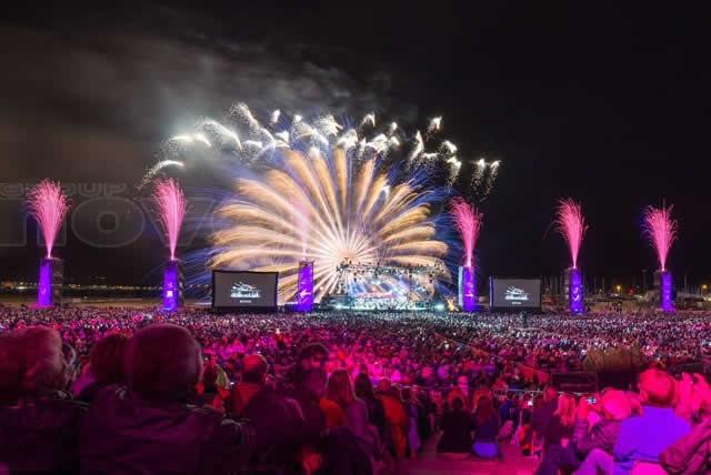 Un Violon Sur Le Sable Avec Les équipes De Paris Et Bordeaux