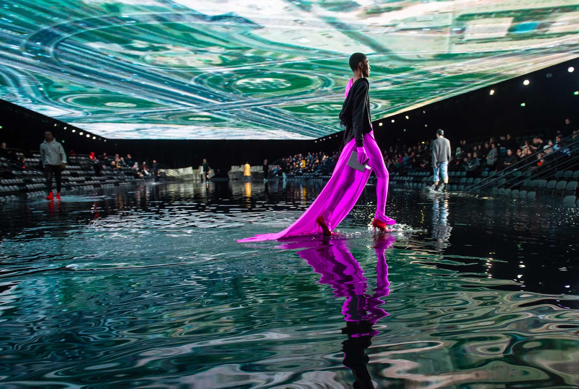 Défilé Balenciaga Fashion Week Paris Février 2020 Novelty Group