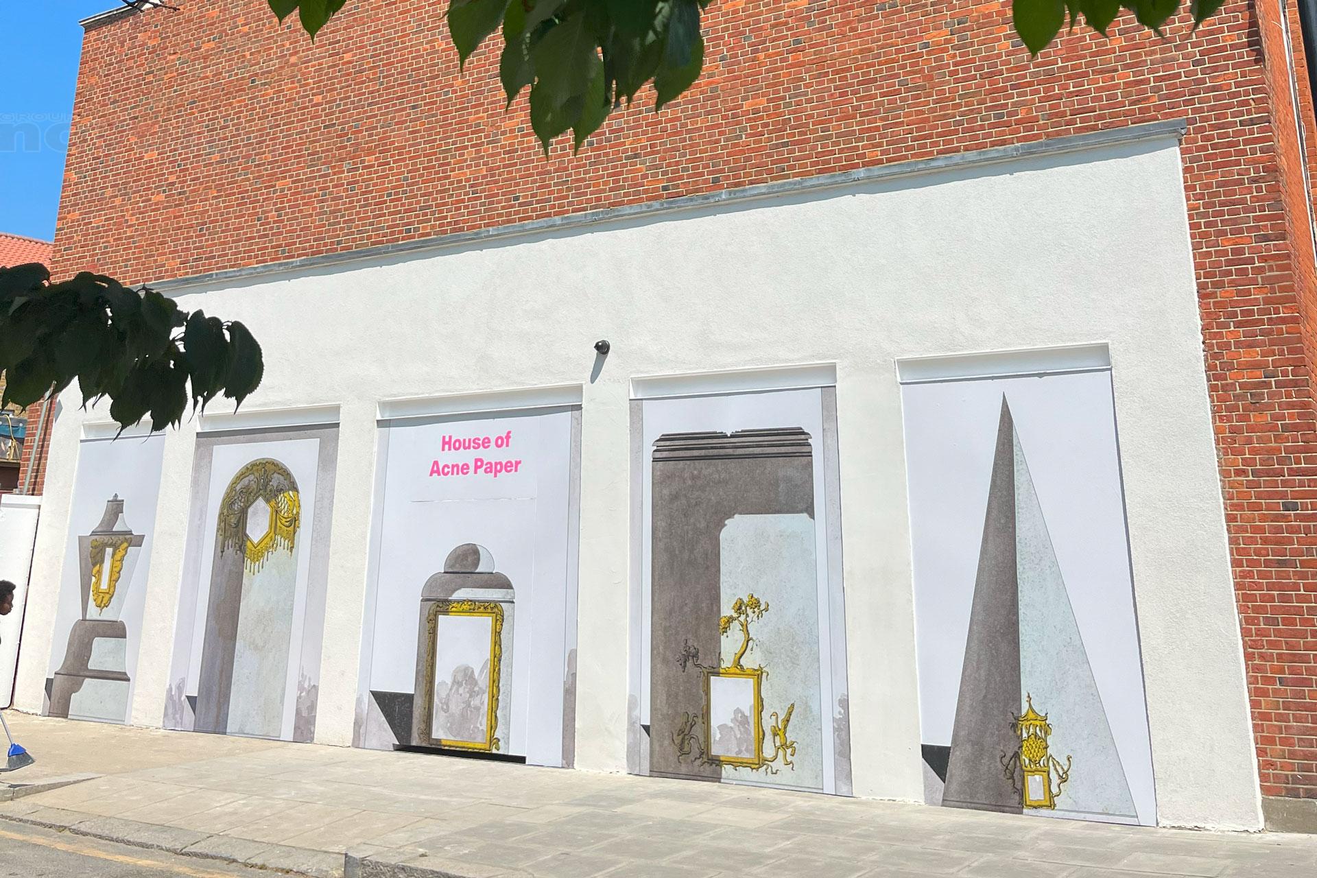 House of Acne Paper with Novelty UK Novelty Group, leader de la prestation événementielle