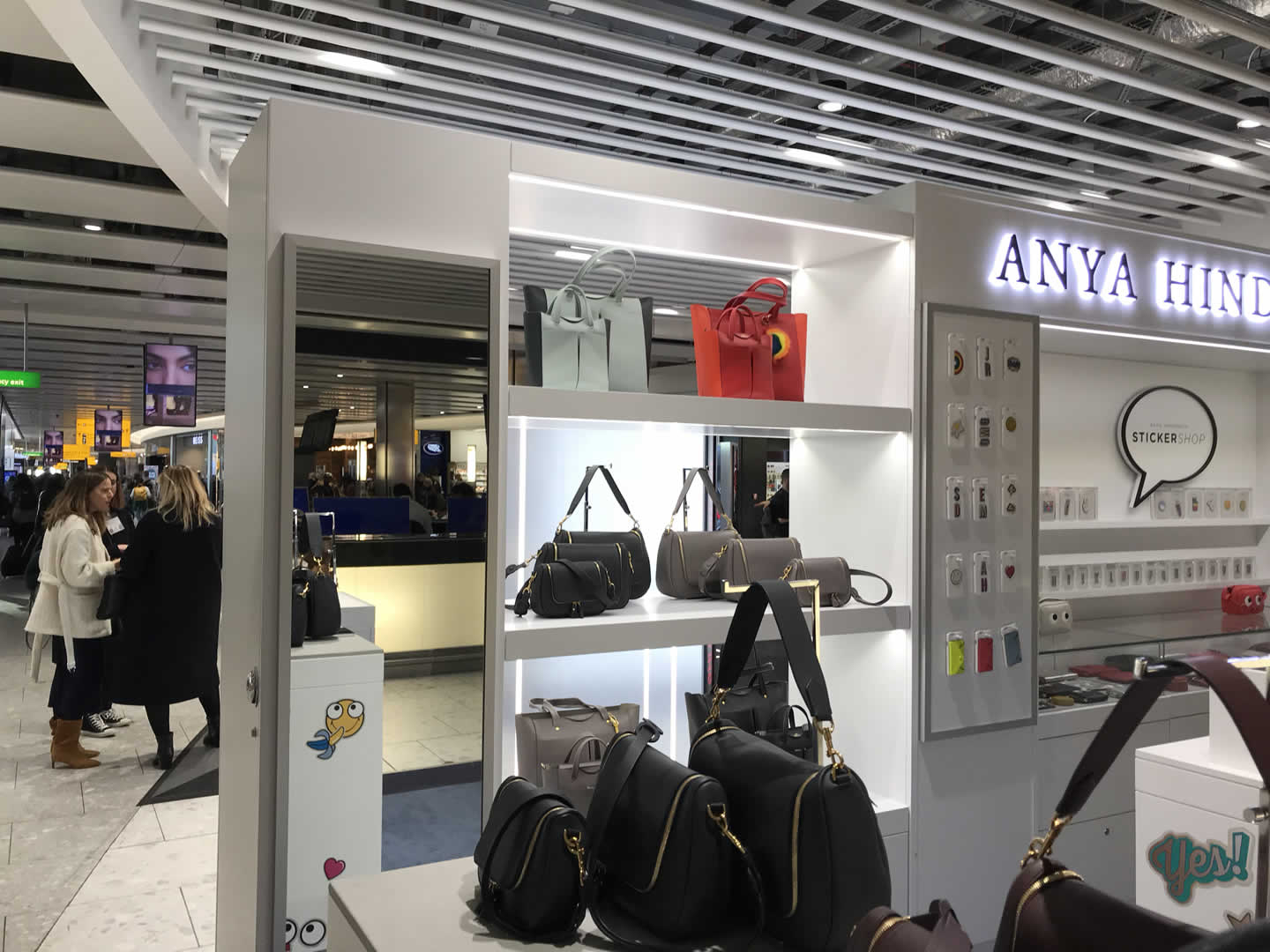 Cartier Pop up Store Heathrom Airport March 2019 Novelty Group leader de la prestation evenementielle