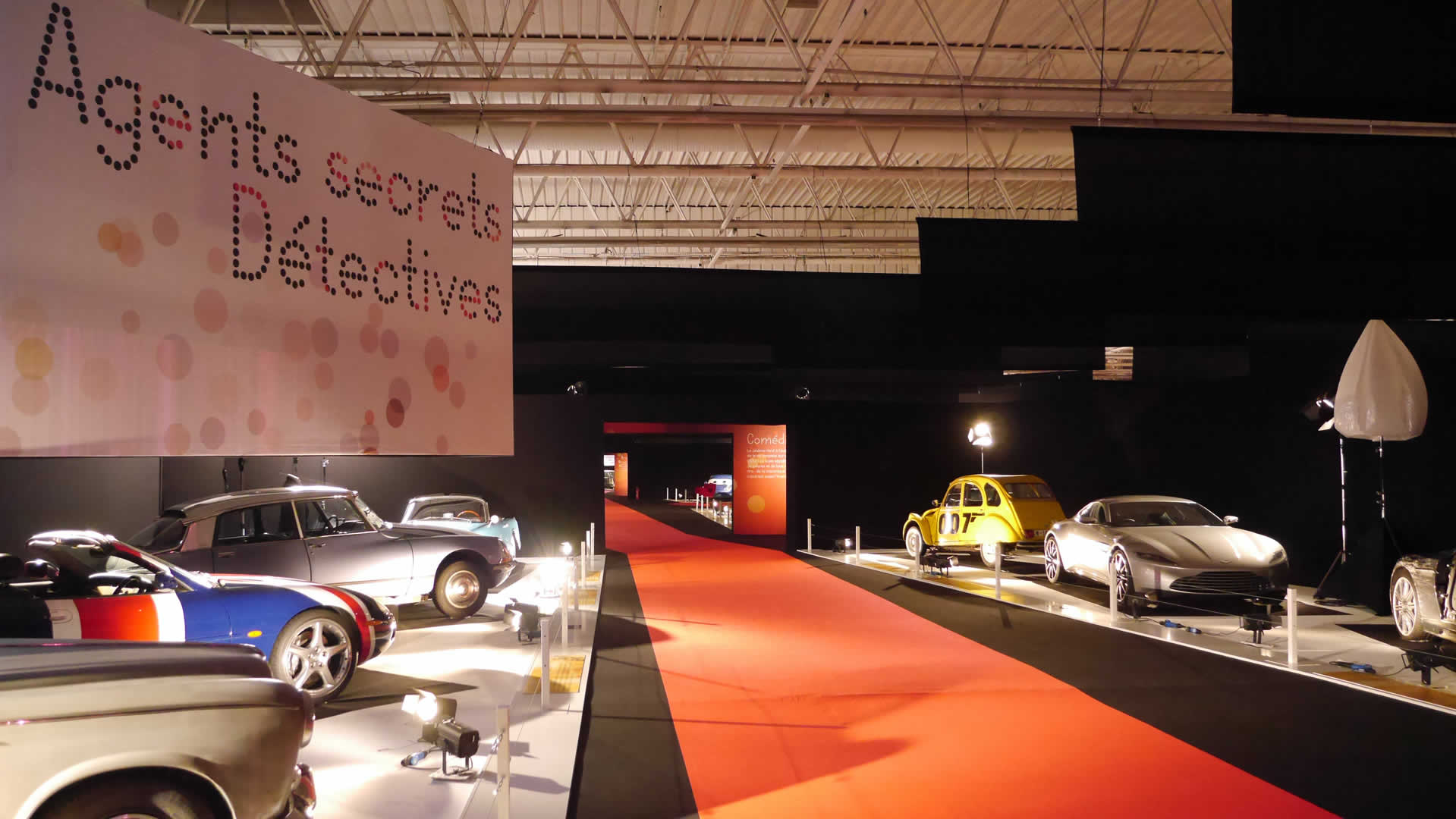 Moteur ! L'automobile fait son cinéma au Mondial de l'Auto Novelty