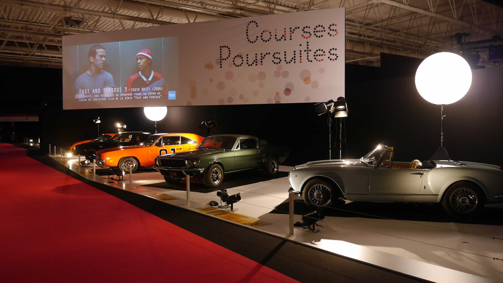 Moteur ! L'automobile fait son cinéma au Mondial de l'Auto Novelty